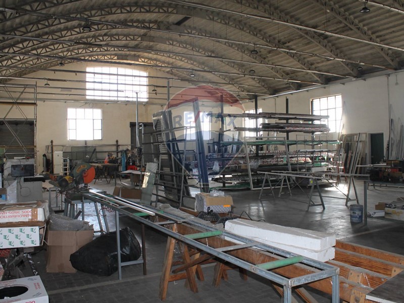 Capannone in Affitto a Acireale, 2'500€, 700 m²