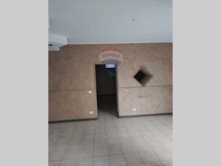 Immobile commerciale in Vendita a Piazza Armerina, 55'000€, 51 m²