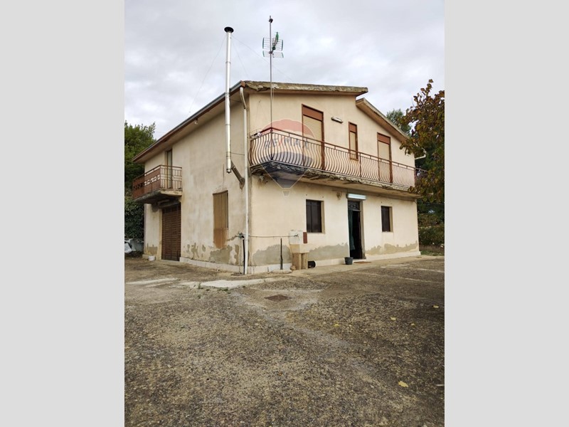 Casa Semi Indipendente in Vendita a Piazza Armerina, 63'000€, 240 m²