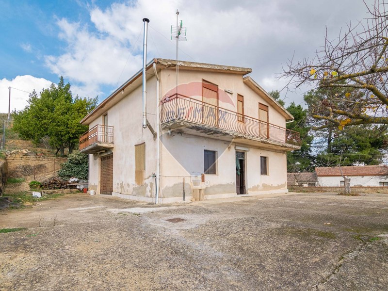 Casa Semi Indipendente in Vendita a Piazza Armerina, 63'000&euro;, 240 m²
