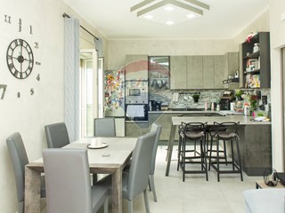 Trilocale in Vendita a Mascalucia, 110'000€, 88 m²