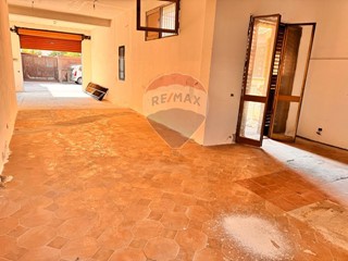 Box in Vendita a San Giovanni la Punta, 60'000€, 90 m²