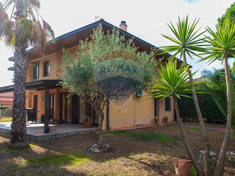 Casa Semi Indipendente in Affitto a Aci Sant'Antonio, 1'250€, 127 m²