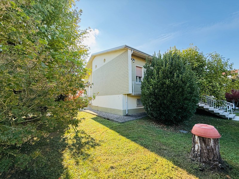 Villa in Vendita a Poggio Rusco, 265'000&euro;, 287 m²