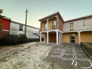 Casa Semi Indipendente in Vendita a Poggio Rusco, 200'000&euro;, 199 m²