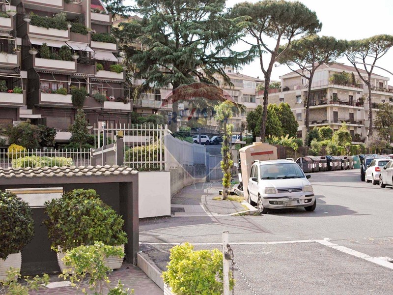 Immobile commerciale in Vendita a Roma, 1'980'000€, 1450 m²