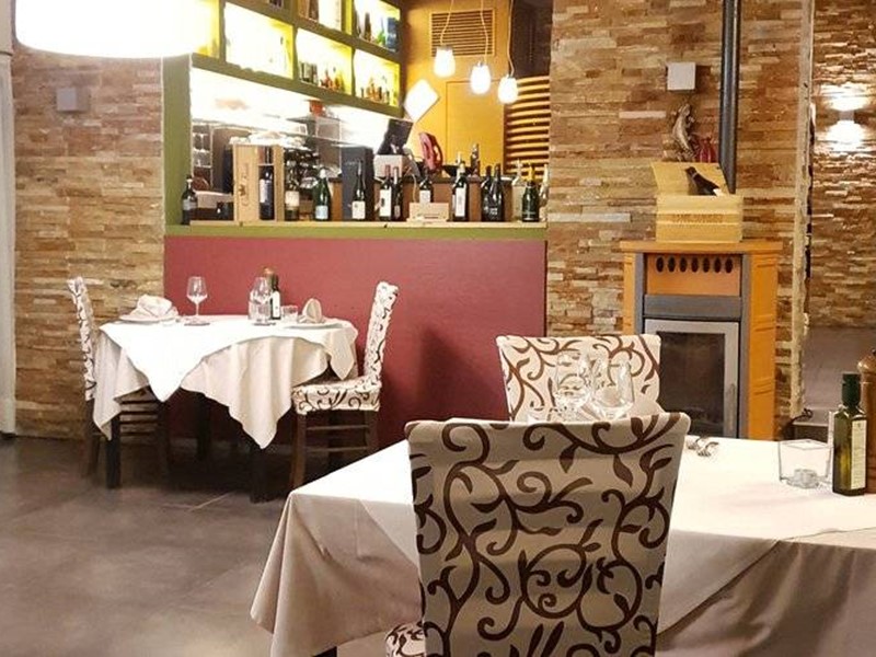 Attività commerciale in Vendita a Pescantina, 70'000€, 240 m²