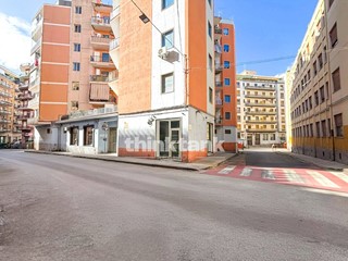 Attività commerciale in Vendita a Siracusa, 120'000&euro;, 66 m²