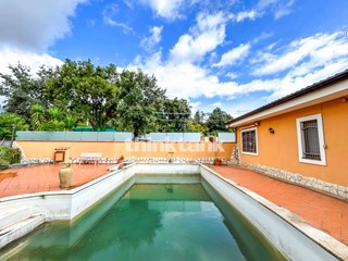 Villa in Vendita a Aci Sant'Antonio, 345'000€, 200 m²