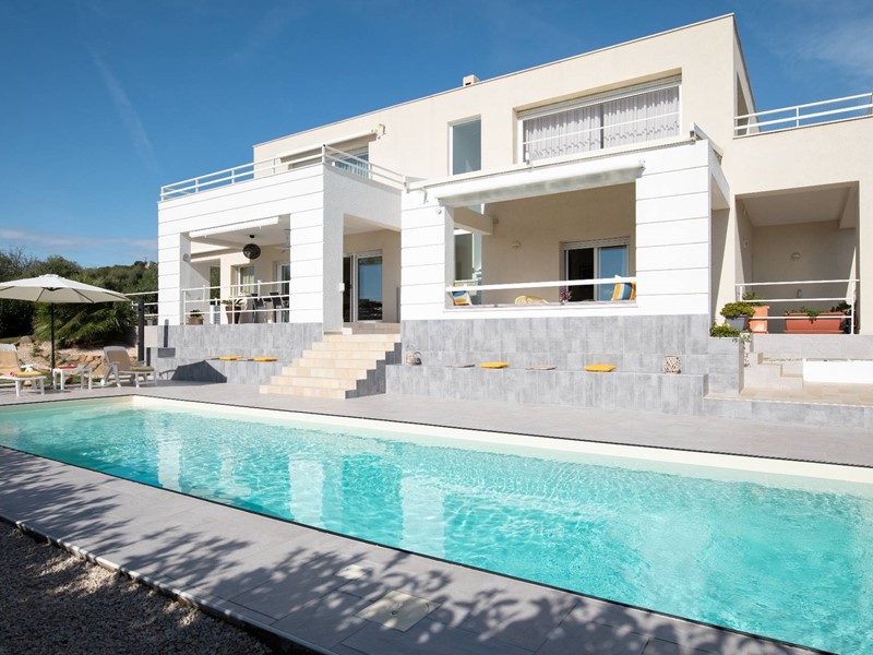 Villa in Vendita a Budoni, 1'900'000€, 400 m²