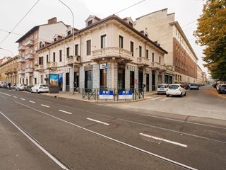Attività commerciale in Vendita a Torino, 330'000€, 390 m²