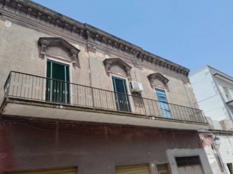Appartamento in Vendita a San Giorgio Ionico, 130'000€, 187 m²