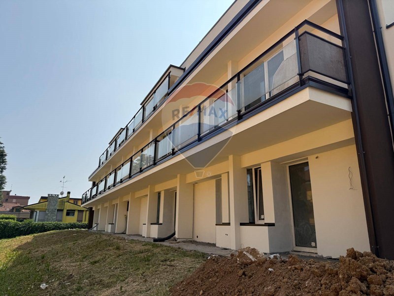 Trilocale in Vendita a Cornate d'Adda, 297'400€, 150 m²