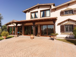 Villa in Vendita a Cerveteri, 980'000€, 329 m²