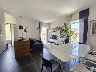 Bilocale in Vendita a Salerno, 239'000€, 61 m²