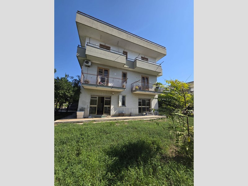 Capannone in Vendita a Pontecagnano Faiano, 395'000&euro;, 750 m²