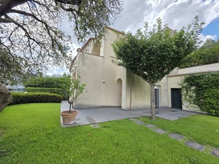Casa Semi Indipendente in Vendita a Cava de' Tirreni, 250 m²