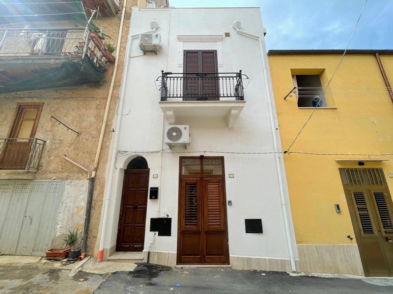 Casa Indipendente in Vendita a Castellammare del Golfo, 215'000€, 108 m²