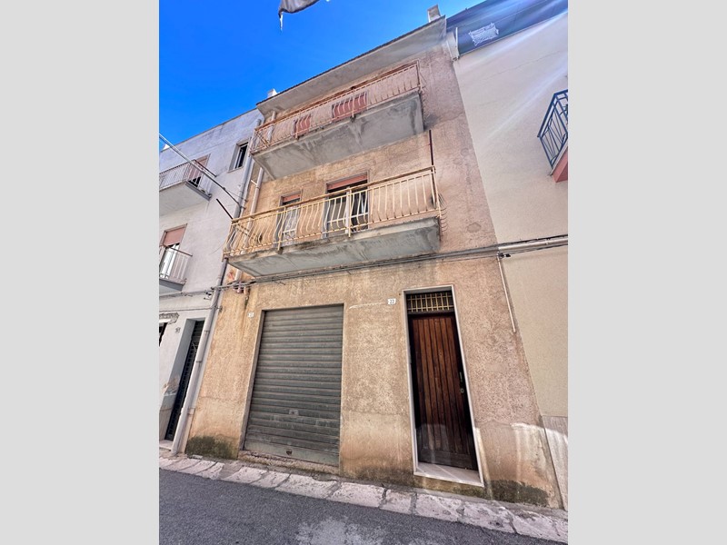 Casa Indipendente in Vendita a Alcamo, 110'000€, 280 m²