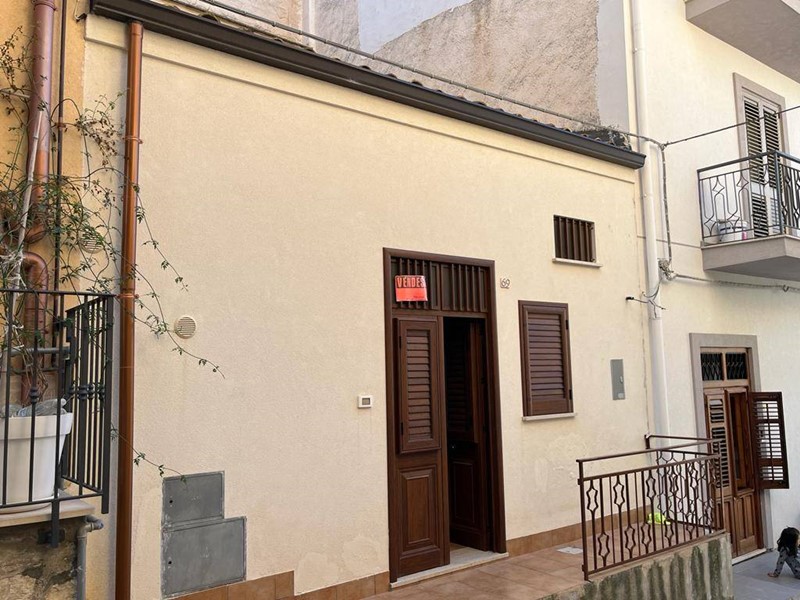 Casa Indipendente in Vendita a Castellammare del Golfo, 68'000€, 70 m²
