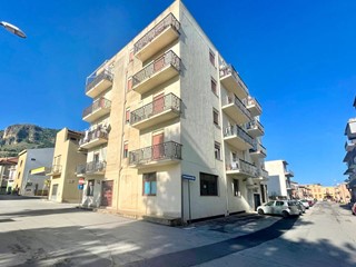 Quadrilocale in Vendita a Castellammare del Golfo, 119'000€, 115 m²