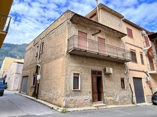 Casa Indipendente in Vendita a Castellammare del Golfo, 159'000€, 215 m²