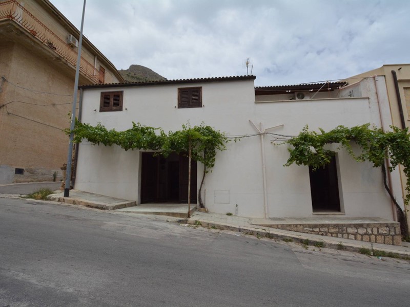 Appartamento in Vendita a Castellammare del Golfo, 98'000€, 94 m²