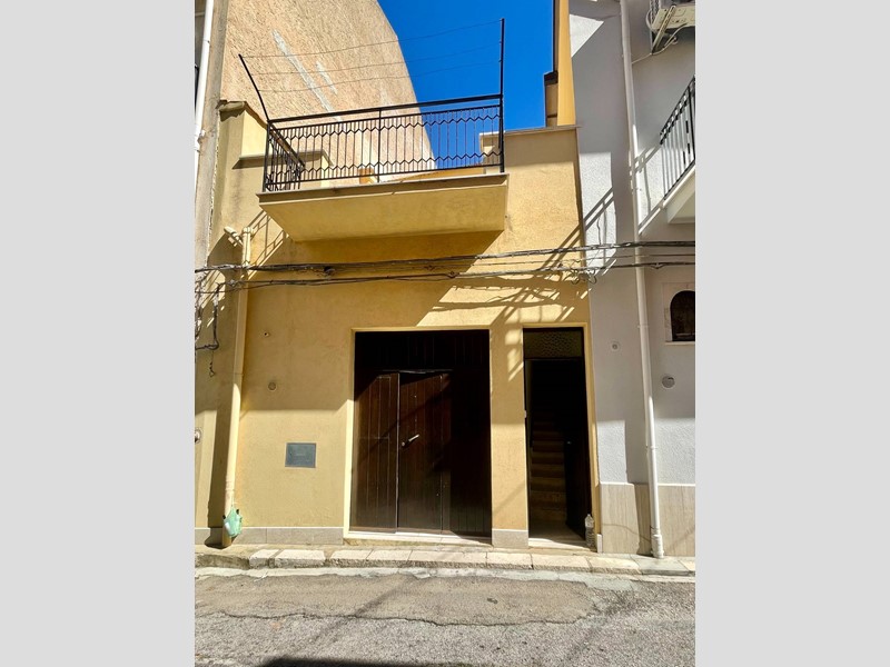 Casa Indipendente in Vendita a Castellammare del Golfo, 65'000€, 103 m²