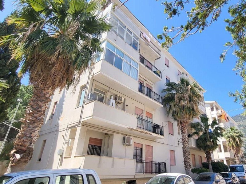 Quadrilocale in Vendita a Castellammare del Golfo, 75'000€, 110 m²