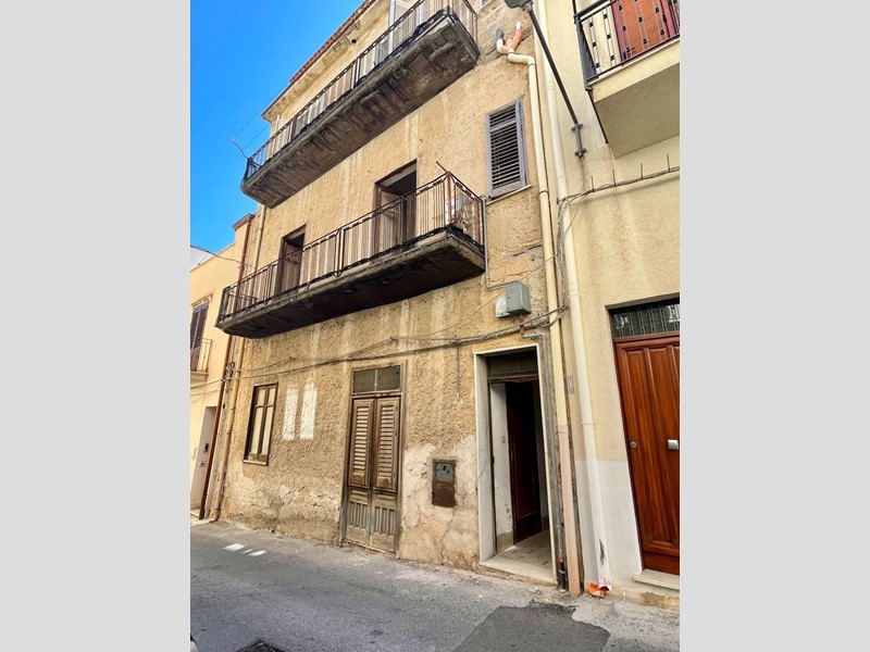 Casa Semi Indipendente in Vendita a Castellammare del Golfo, 69'000€, 150 m²