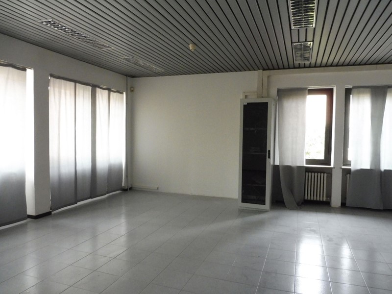 Ufficio in Affitto a Fontaniva, 1'800€, 300 m²