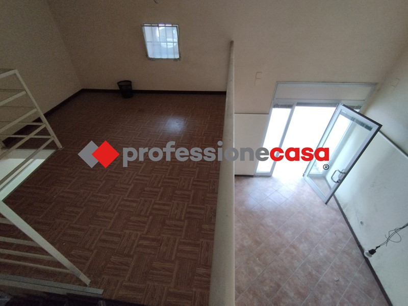 Negozio in Affitto a San Nicola la Strada, 350€, 45 m²
