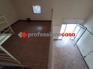 Negozio in Affitto a San Nicola la Strada, 350€, 45 m²