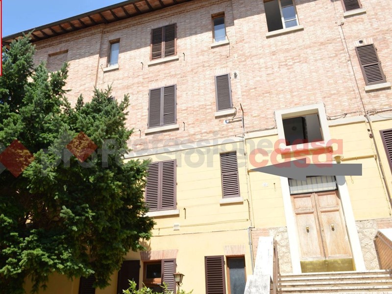 Bilocale in Affitto a Siena, 554€, 57 m²