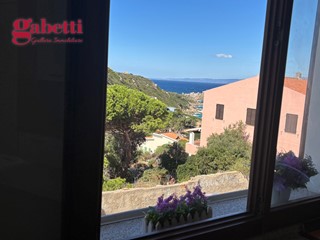 Trilocale in Vendita a Santa Teresa Gallura, 250'000€, 68 m², arredato