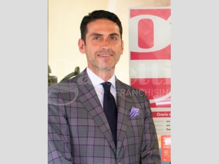 Negozio in Affitto a Treviso, 4'000€, 100 m²