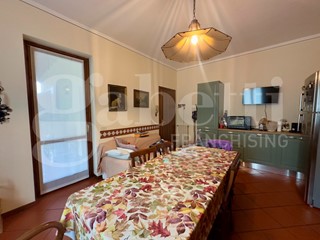 Villa bifamiliare in Vendita a Brescia, 530'000€, 355 m², arredato