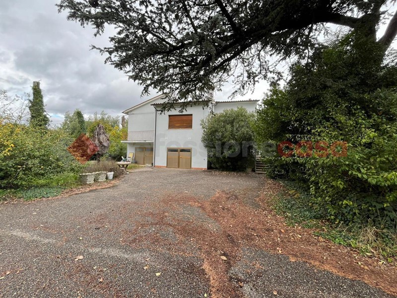 Casa Indipendente in Vendita a Monte San Savino, 190'000€, 220 m²