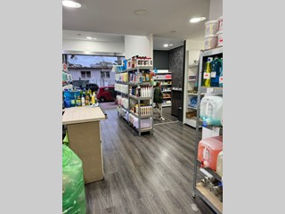 Attività commerciale in Vendita a Terracina, 118'000€, 54 m²