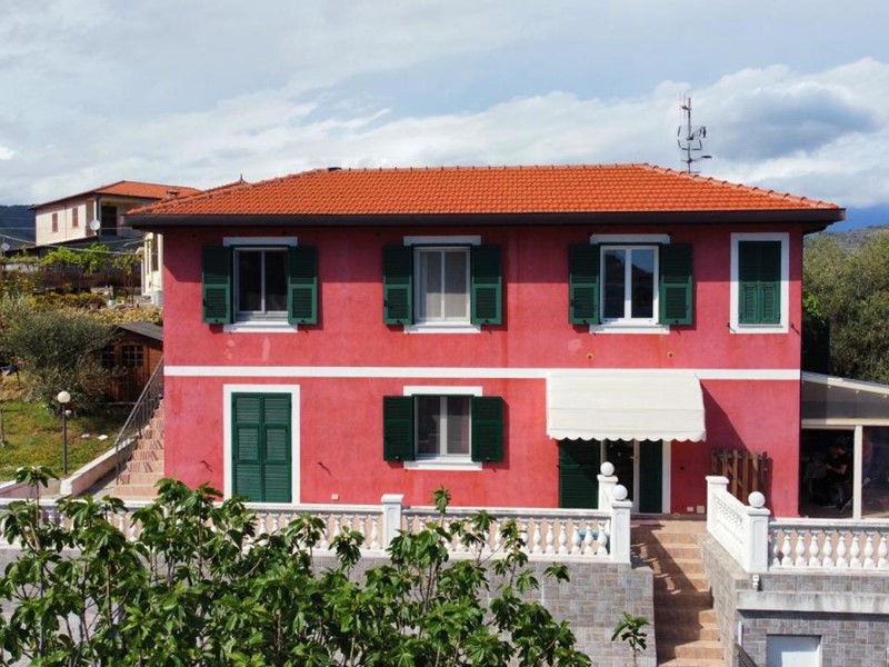 Casa Indipendente in Vendita a Ventimiglia, 500'000€, 172 m², arredato, con Box
