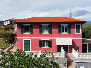 Casa Indipendente in Vendita a Ventimiglia, 500'000€, 172 m², arredato, con Box
