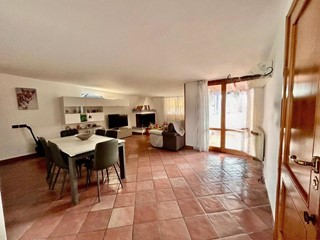 Trilocale in Vendita a Guidonia Montecelio, zona Guidonia, 159'000€, 90 m²