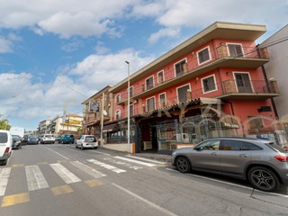 Attività commerciale in Vendita a Camporotondo Etneo, 65'000&euro;, 90 m², arredato