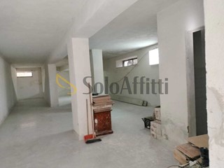 Magazzino in Affitto a Napoli, zona Camaldoli, 300€, 65 m²