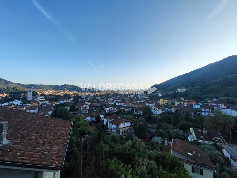 Casa Indipendente in Vendita a Carrara, zona Fossola, 290'000€, 180 m²