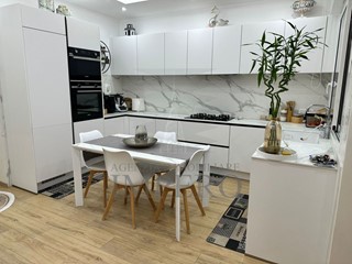 Casa Semi Indipendente in Vendita a Ventimiglia, zona Roverino, 299'000€, 130 m², arredato