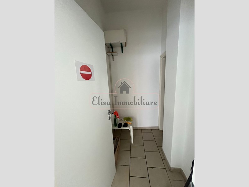 Immobile commerciale in Affitto a Viareggio, zona Viareggio, 1'000€, 73 m²