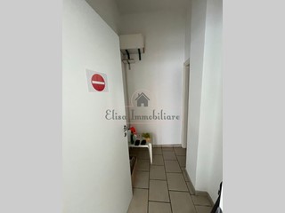 Immobile commerciale in Affitto a Viareggio, zona Viareggio, 1'000€, 73 m²