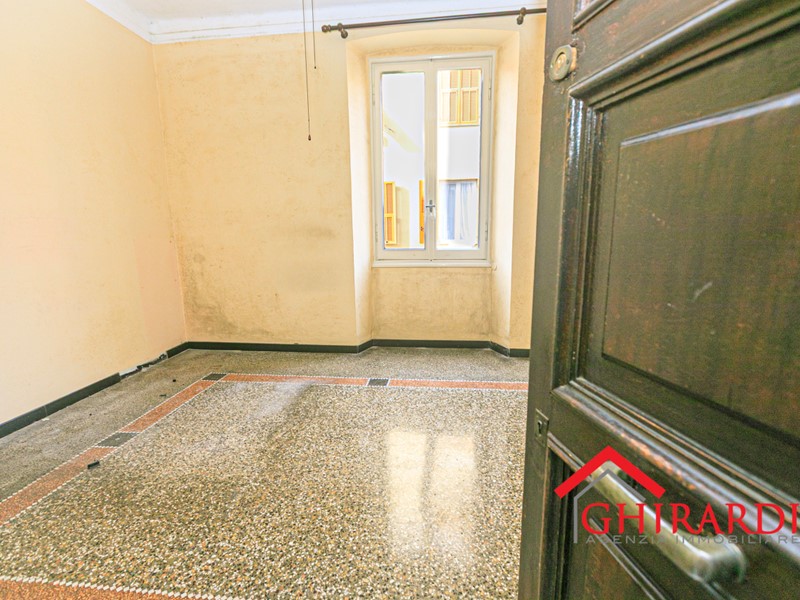 Appartamento in Vendita a Genova, zona Sestri Ponente, 93'000€, 115 m²