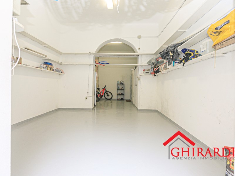 Capannone in Vendita a Genova, zona Sestri Ponente, 55'000€, 81 m²